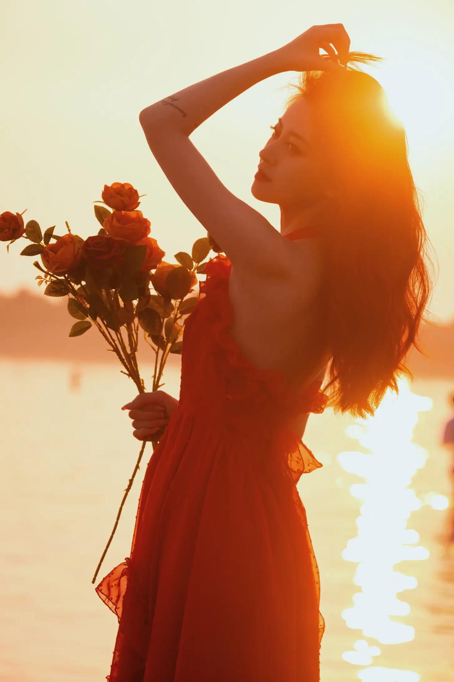 [YITUYU] 2022.09.02 Vol.1849 – Sunset at the seaside and girl in red dress Yixuan-#[33P]-22